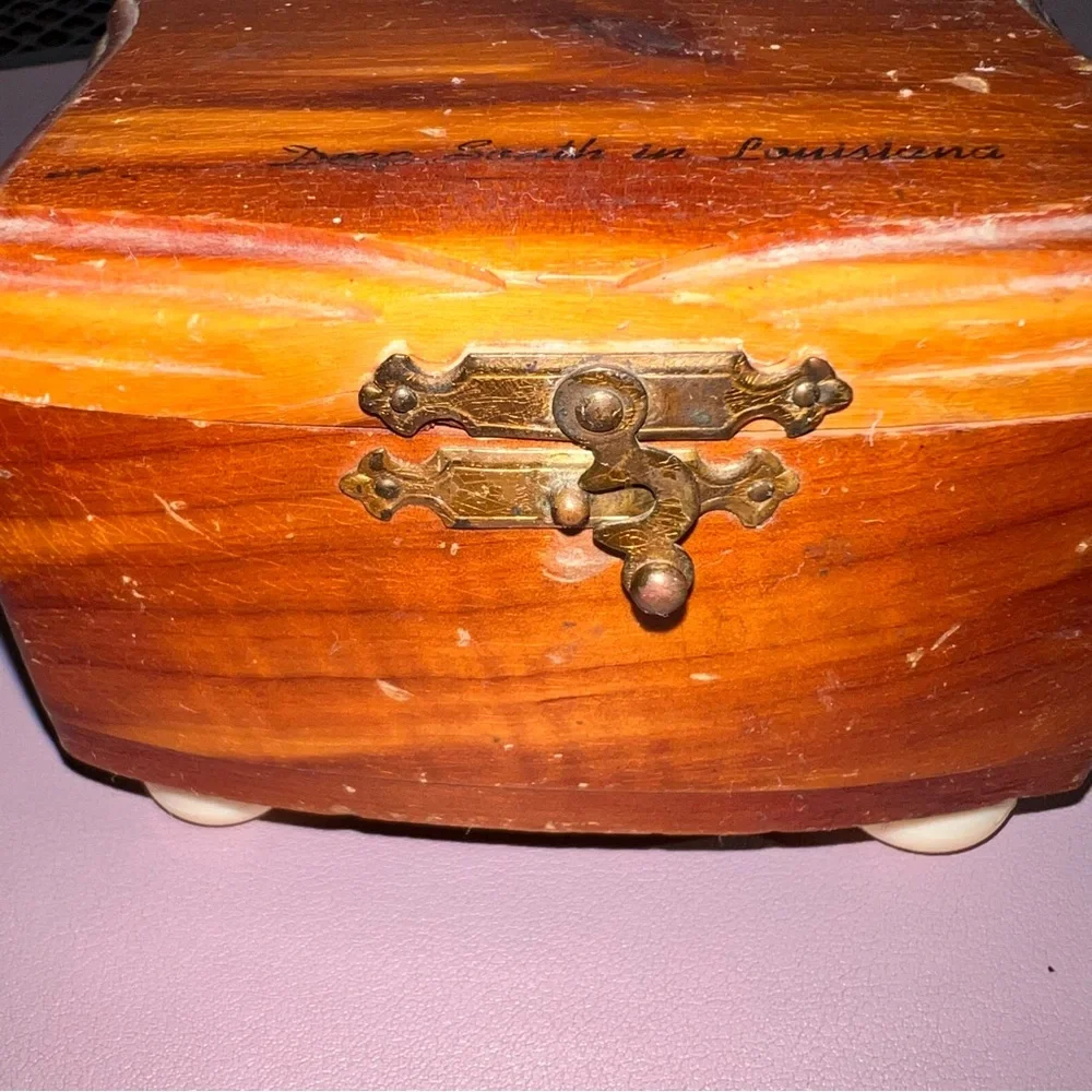 Vintage Handcrafted‎ Jewelry Box W/ Hook Lock 